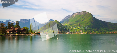 Image of Annecy lake in the french alps