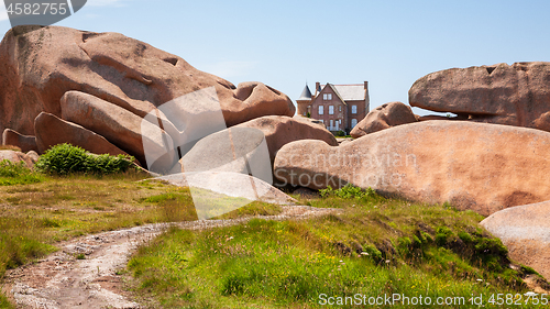 Image of House amongst pink granite boulders near ploumanach