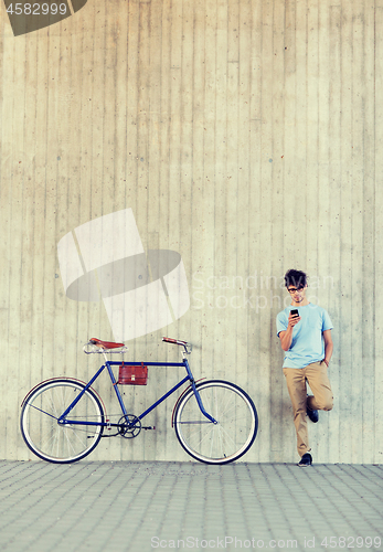 Image of man with smartphone and fixed gear bike on street