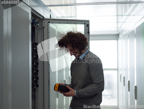 Image of technician using digital cable analyzer