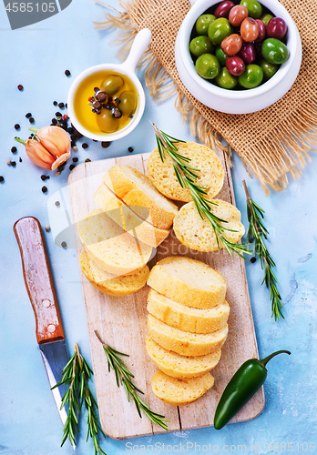 Image of olives and bread