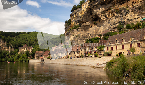 Image of La Roque-Gageac village in France from Dordogne river