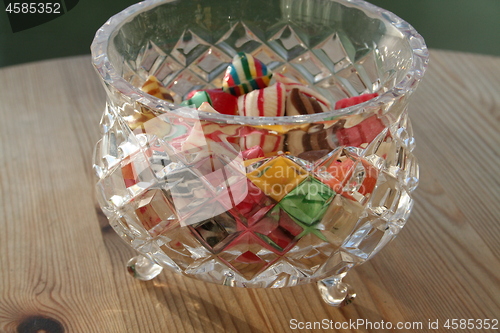 Image of Crystal glass bowl with peppermint rock hardy