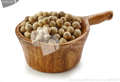 Image of white pepper in wooden cup