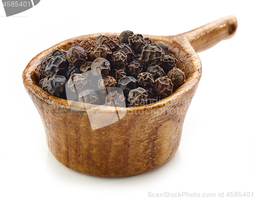 Image of black pepper in wooden cup