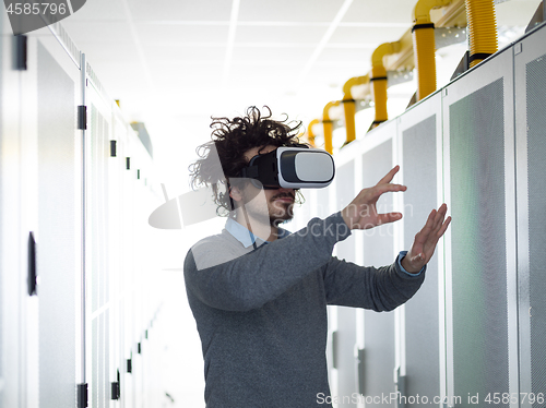 Image of IT engeneer using virtual reality headset