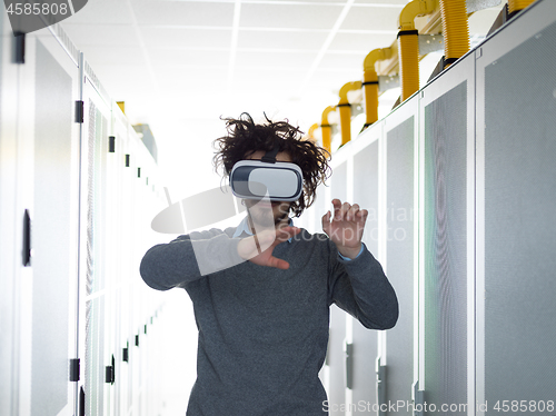 Image of IT engeneer using virtual reality headset