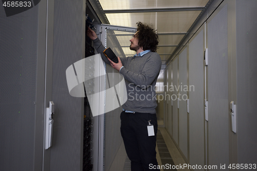 Image of technician using digital cable analyzer