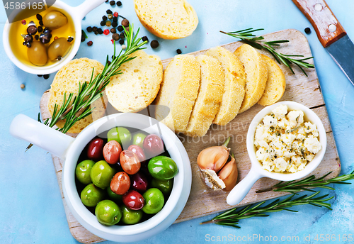 Image of olives and bread