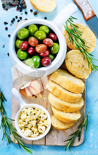 Image of olives and bread