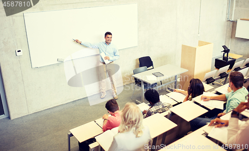 Image of group of students and teacher at lecture