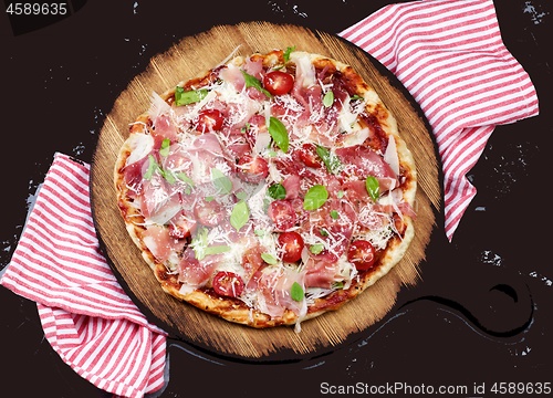 Image of Prosciutto and Tomatoes Pizza