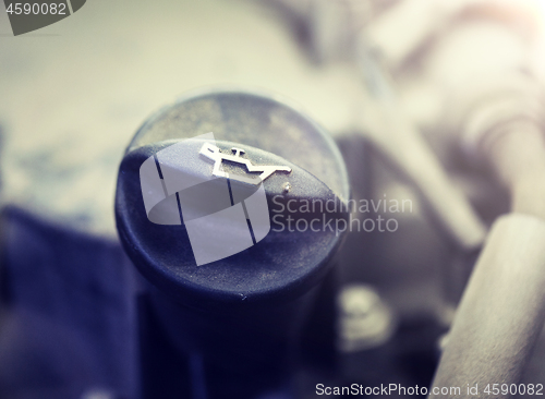 Image of motor oil tank cap in car