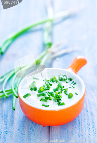 Image of sour cream with onion