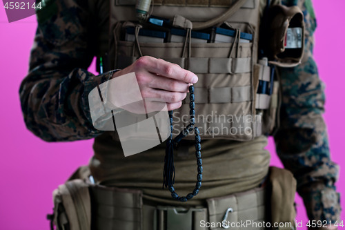 Image of soldier praying tespih