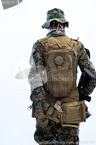 Image of soldier going in battle rear view