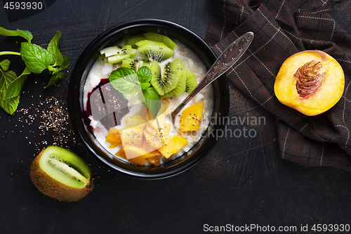 Image of oat flakes with fruit