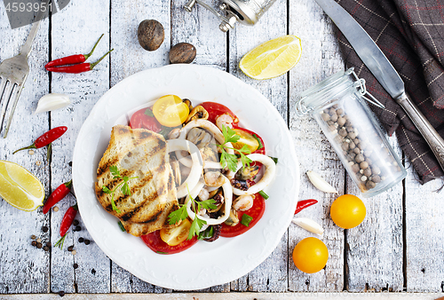 Image of salad with seafood