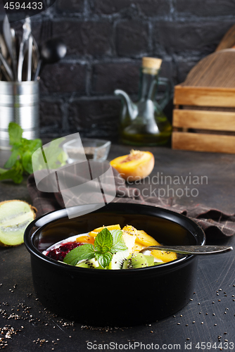 Image of oat flakes with fruit