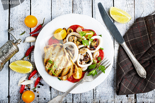 Image of salad with seafood