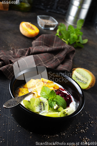 Image of oat flakes with fruit