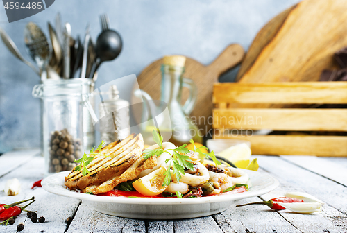 Image of salad with seafood