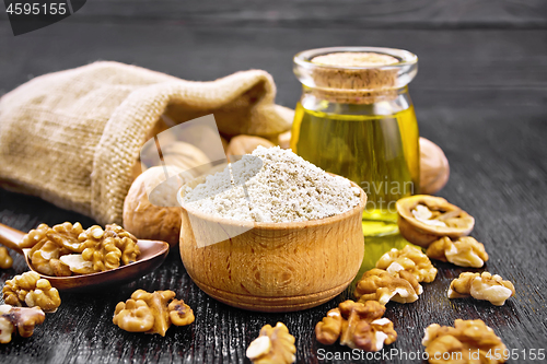 Image of Flour walnut in bowl on board