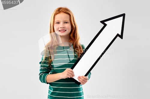 Image of smiling red haired girl with arrow showing up