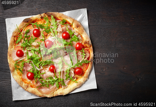 Image of freshly baked pizza