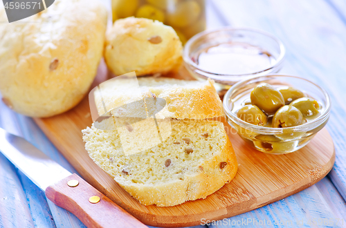 Image of bread with olive