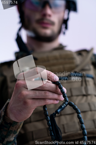 Image of soldier praying tespih