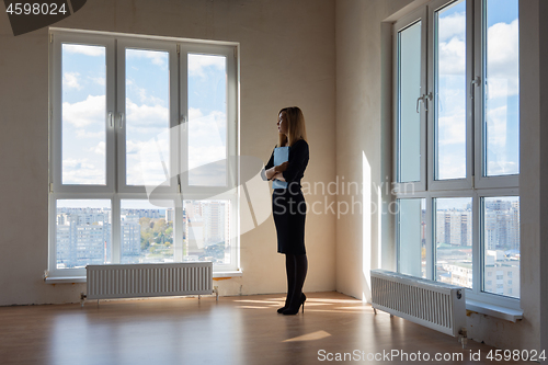 Image of The realtor is still waiting for buyers to look out the window