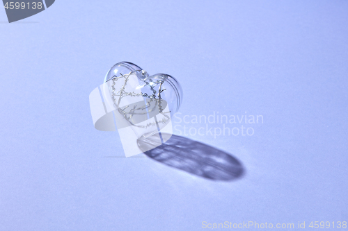 Image of Twisted wire inside transparent plastic heart.