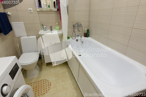 Image of Location of furniture in the bathroom of a small apartment