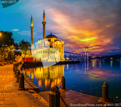 Image of Ortakoy Mosque at night