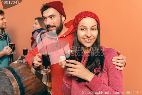 Image of Smiling european men and women during party photoshoot.