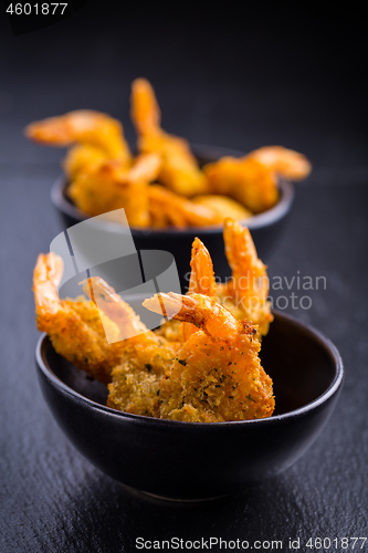 Image of Roastet and breaded Thai shrimps with dip