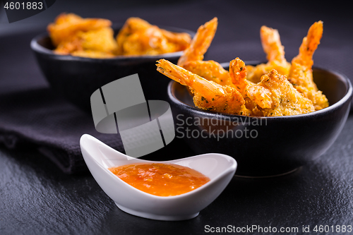 Image of Roastet and breaded Thai shrimps with dip