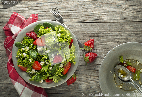 Image of Green salad with fruit