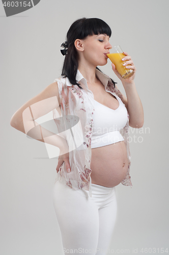 Image of Pregnant woman and healthy food