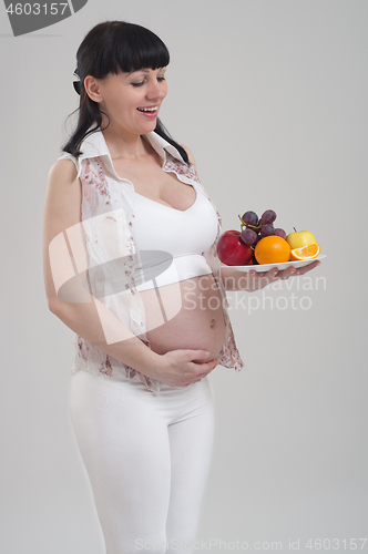 Image of Pregnant woman and healthy food