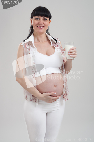 Image of Pregnant woman and healthy food