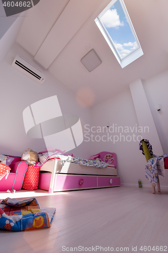 Image of pink little girl\'s room