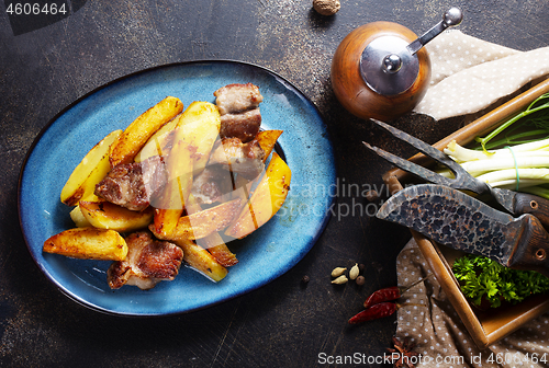 Image of potato with meat