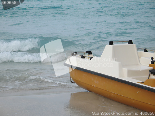 Image of yellow paddle boat on the ocean