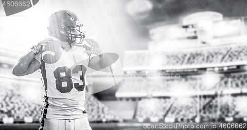 Image of american football player throwing ball