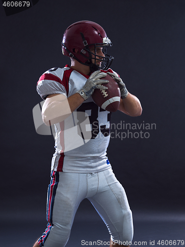 Image of american football player throwing ball