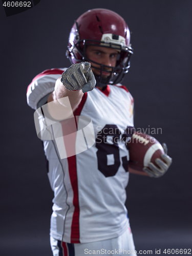 Image of American football player pointing