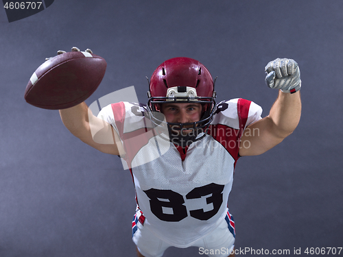 Image of american football player celebrating touchdown