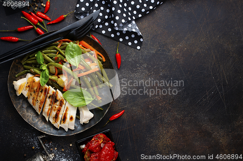 Image of chicken with green beans